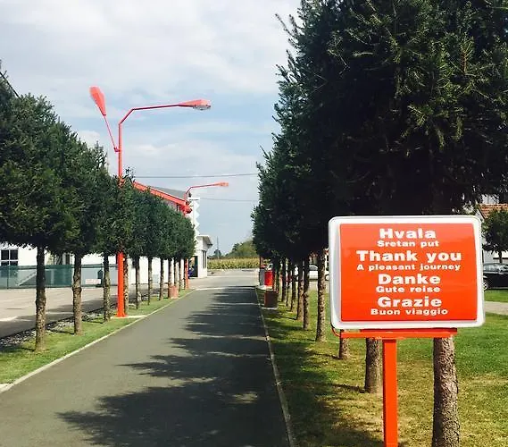 Taxi Bar 汽车旅馆 格拉迪什卡