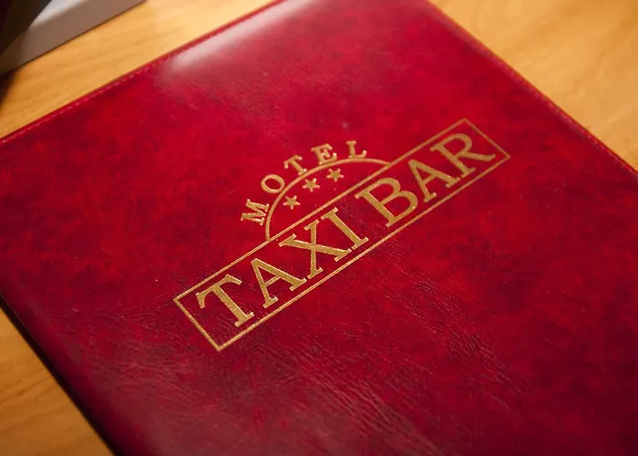 汽车旅馆 Taxi Bar 3*